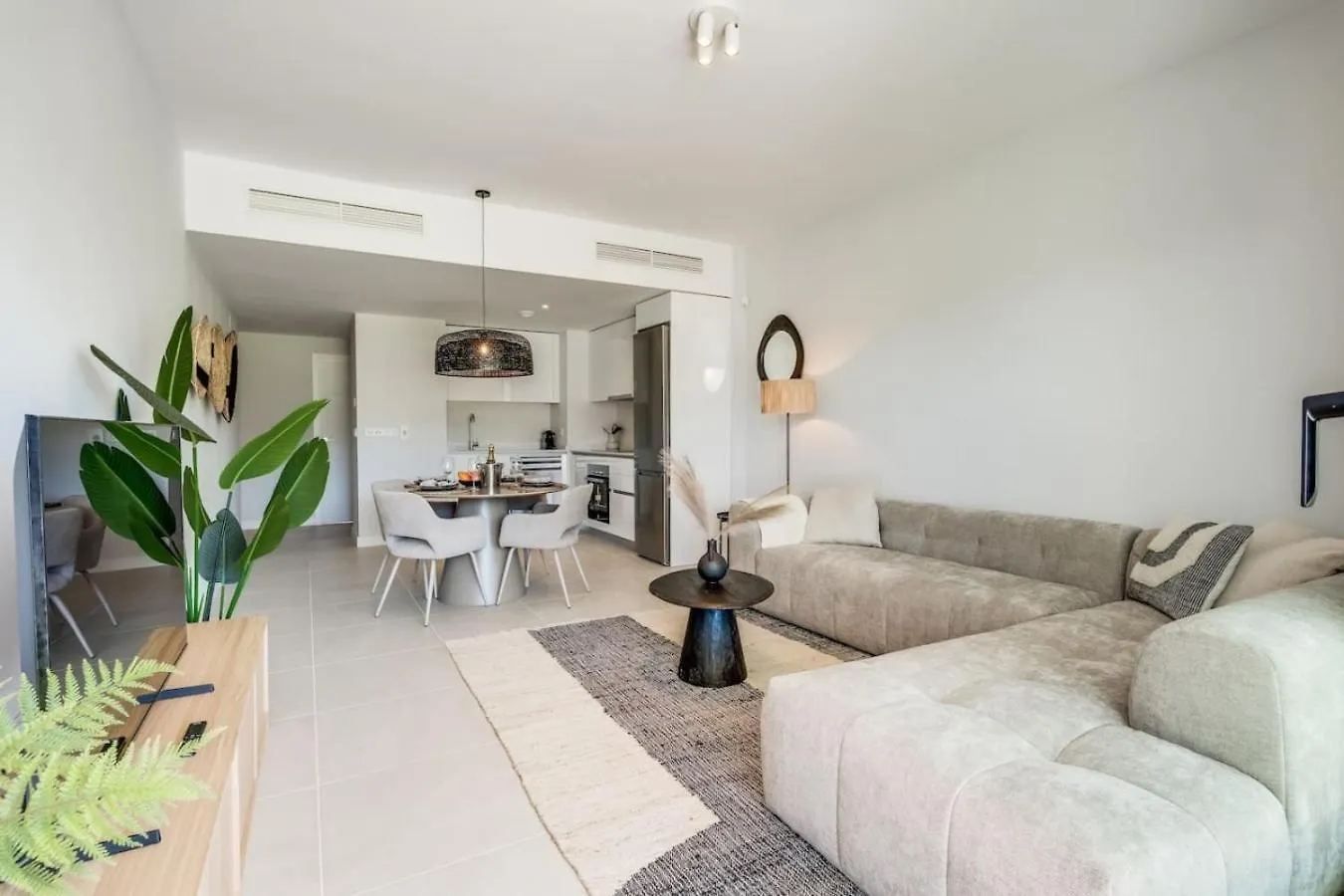 Apartamento Aranya - Stylish 2Br Apt. With Pool View Estepona